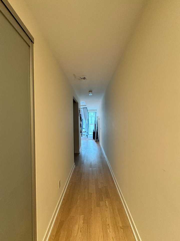 650 King St W #411 - Photo 4 of 18