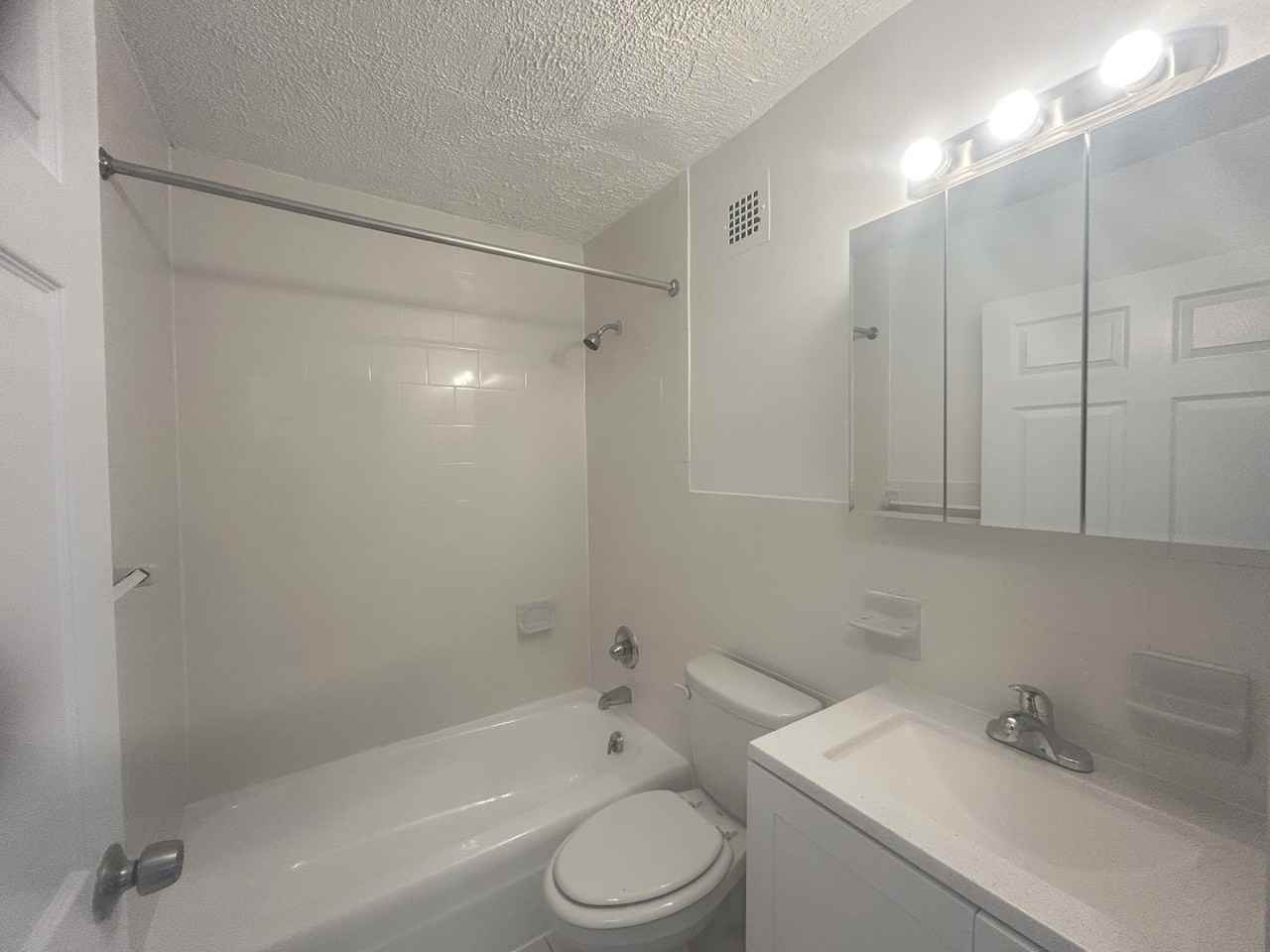 3333 Broadway - Photo 5 of 9