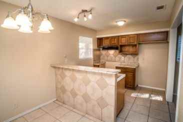 6916 Shady Grove Dr - Photo 3 of 16