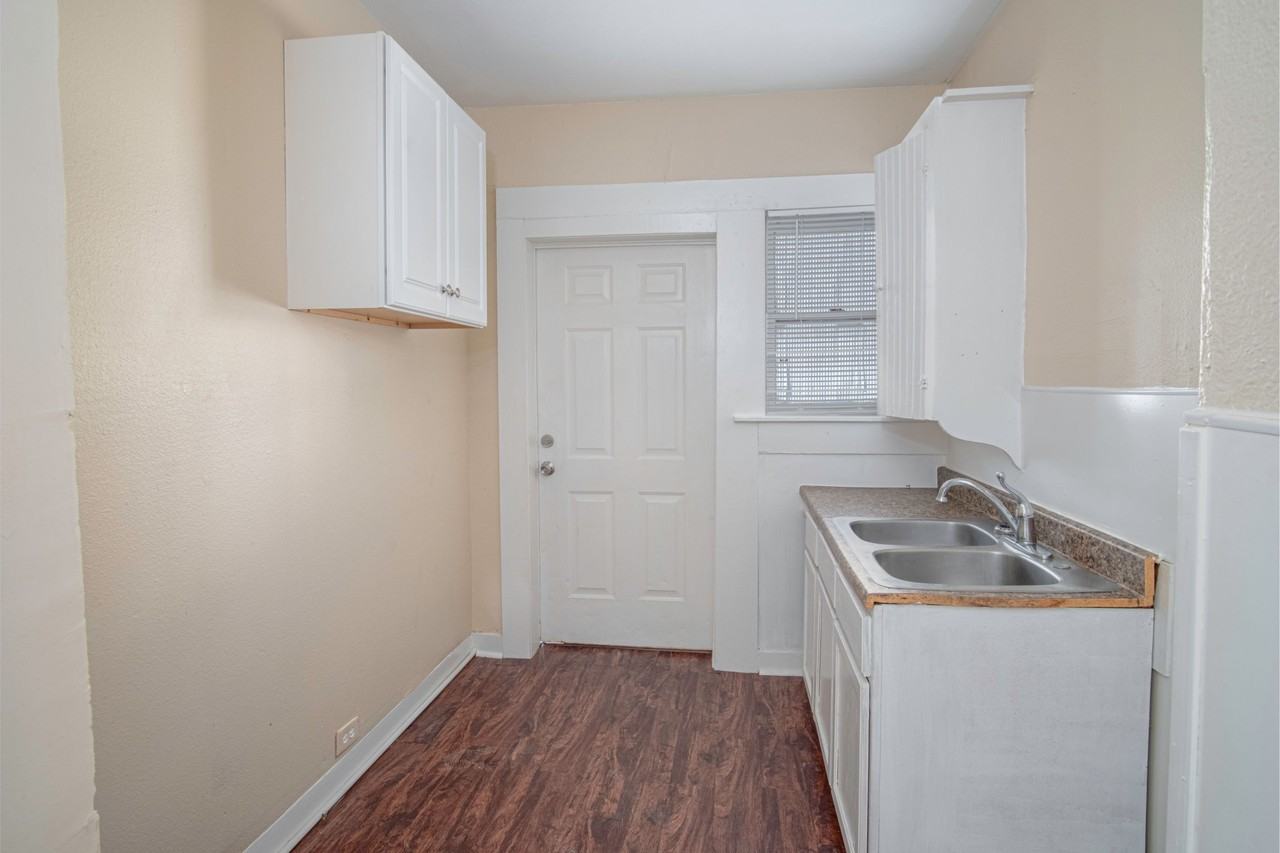 111 S Olive St #A - Photo 5 of 8