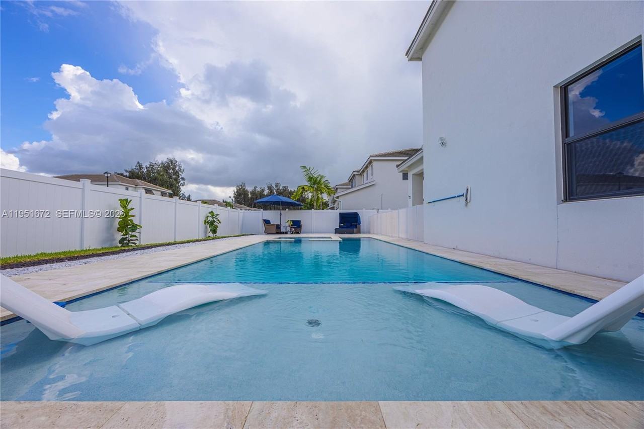 7126 Rockwood Road - Photo 4 of 23