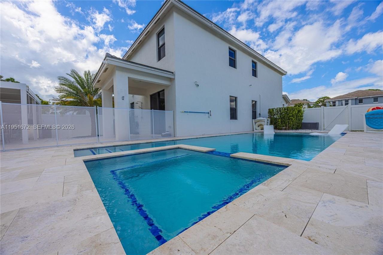 7126 Rockwood Road - Photo 5 of 23