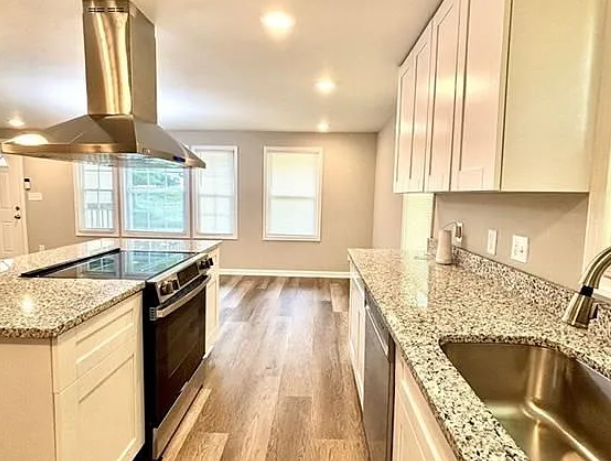 2571 Elliott Street Northwest - Photo 4 of 12