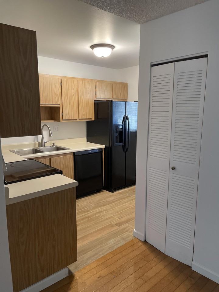 102 Gardens Dr #1 - Photo 3 of 15
