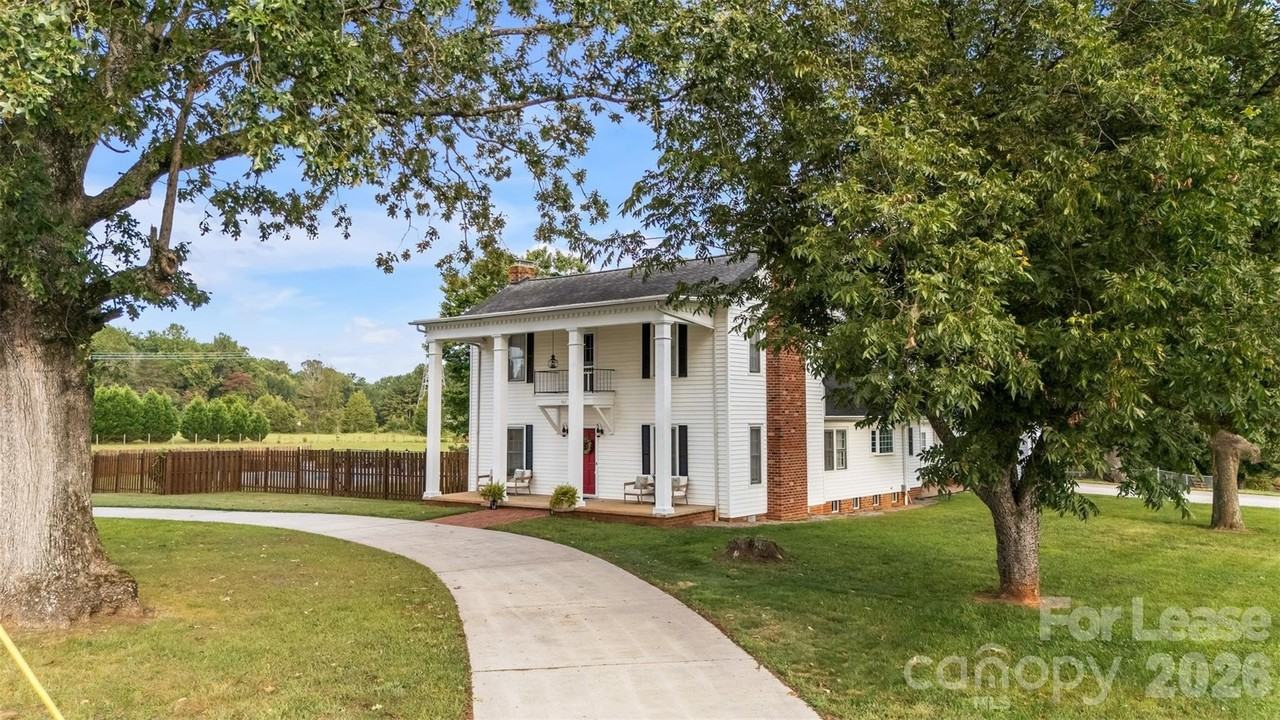 462 Mock Mill Rd - Photo 2 of 48