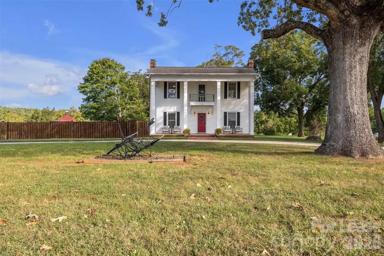 462 Mock Mill Rd - Photo 3 of 48