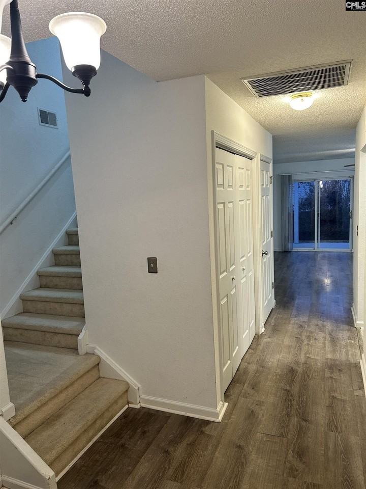 102 Freestone Dr - Photo 4 of 50