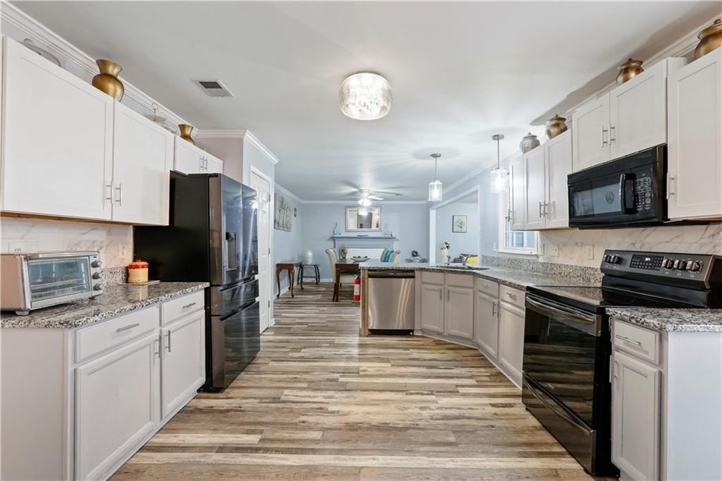 1925 Glenellen Ct Nw - Photo 3 of 10