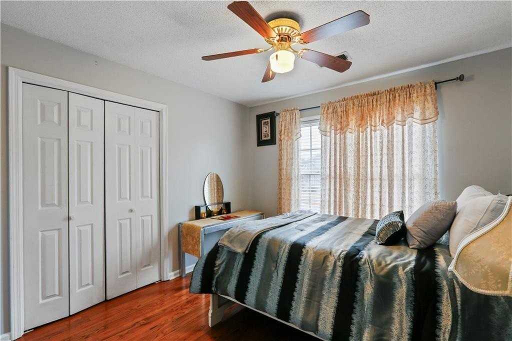 1925 Glenellen Ct Nw - Photo 6 of 10