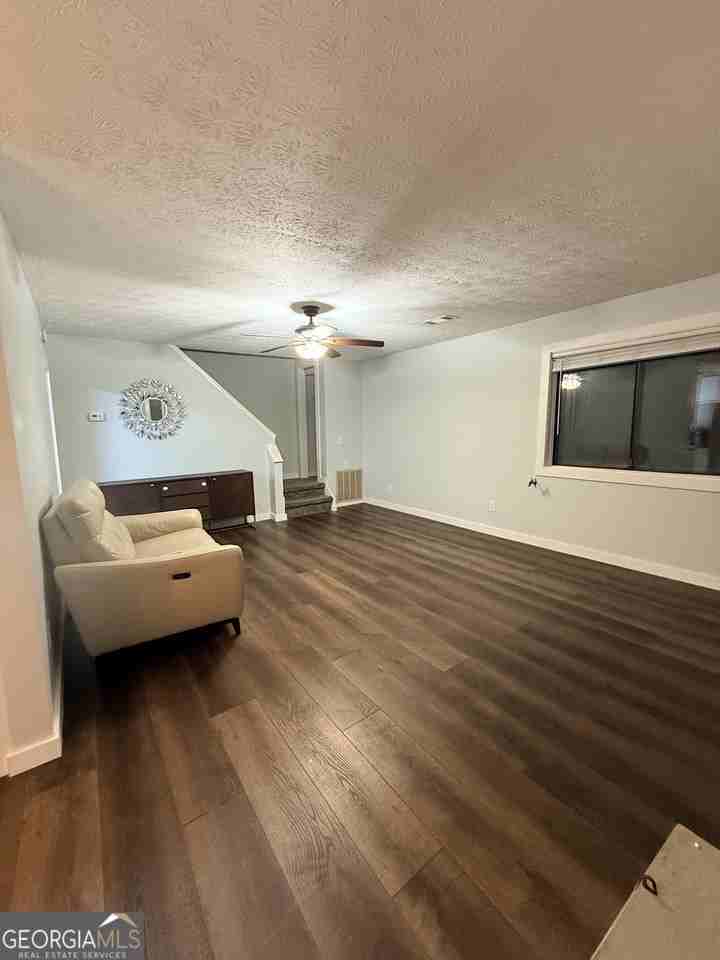 162 Twiggs Cor - Photo 5 of 11