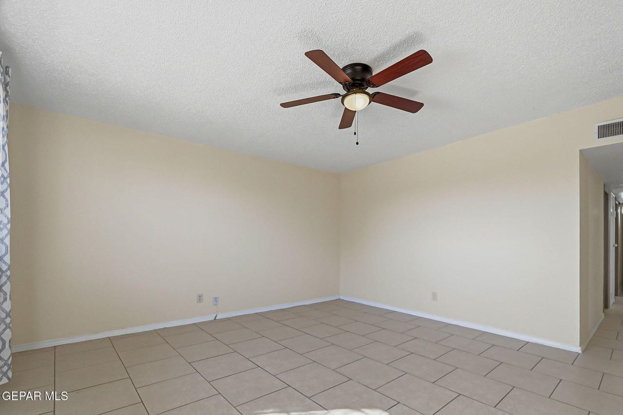 1105 N Clark Dr - Photo 5 of 24