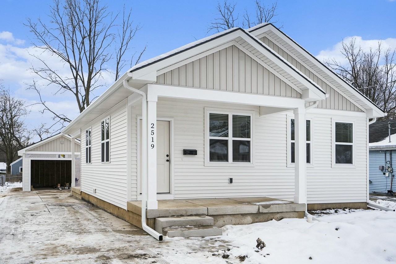 2519 Logan Ave - Photo 2 of 17