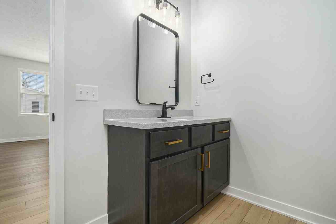 2519 Logan Ave - Photo 7 of 17