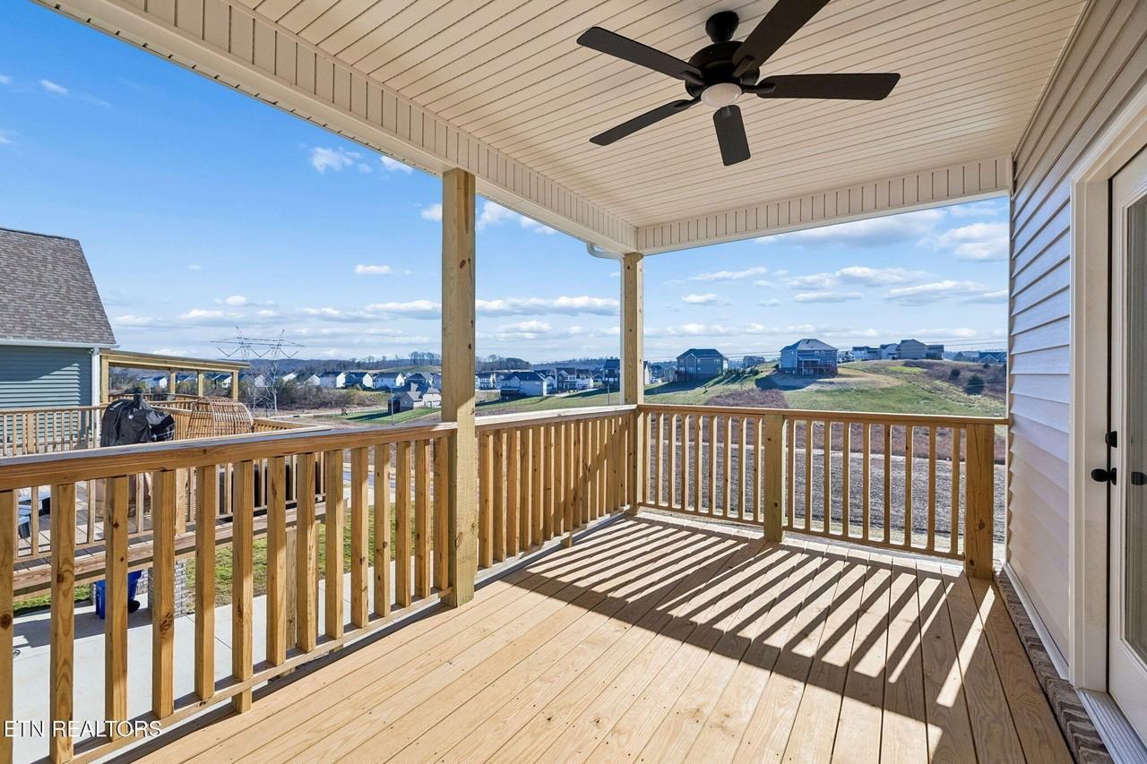 122 Roseberry St - Photo 5 of 50