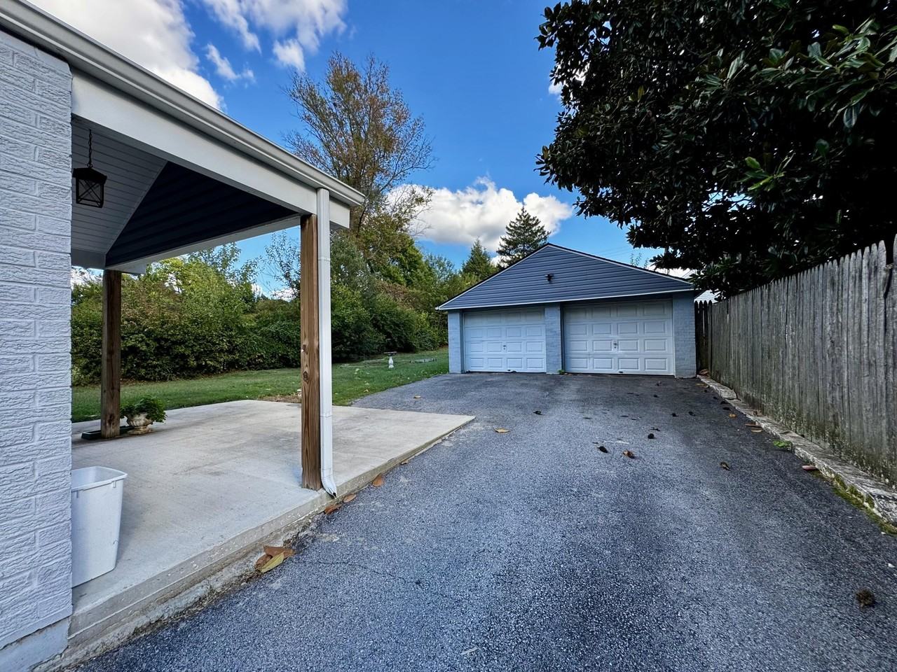 564 Claymont Dr - Photo 7 of 50