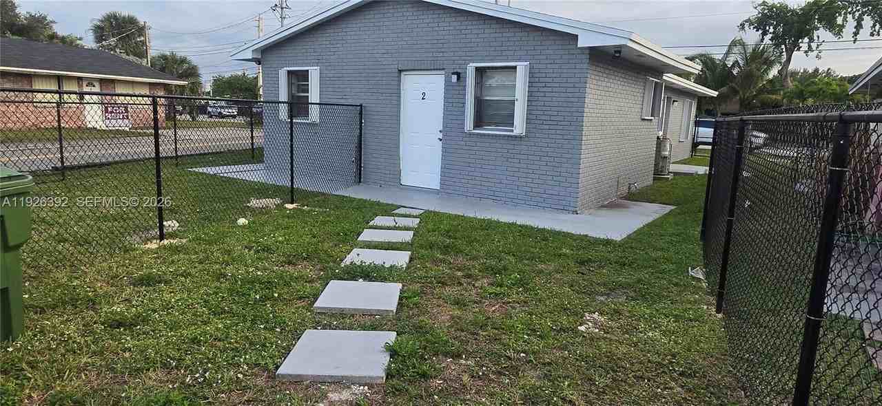 815 Foster Rd #1-2 - Photo 7 of 10