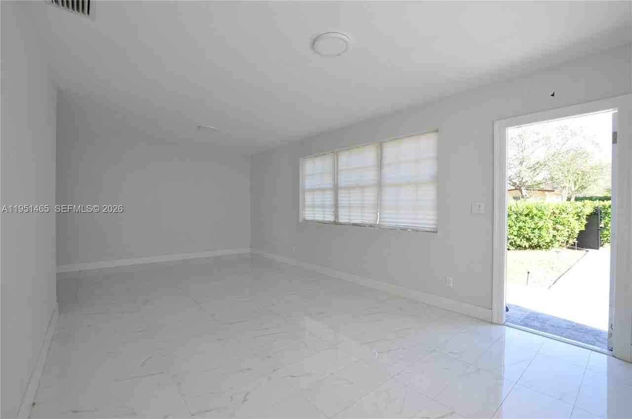 10504 Sw 77th Ct #10504 - Photo 3 of 16