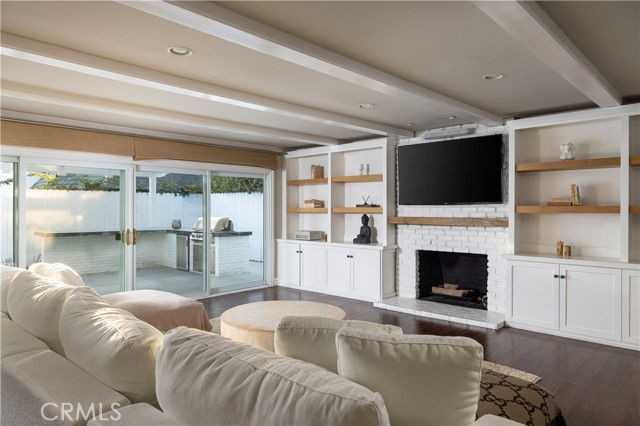 407 16th Pl - Photo 4 of 8