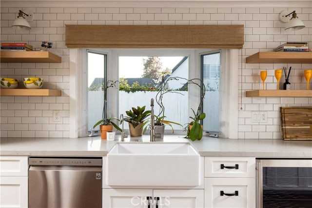 407 16th Pl - Photo 6 of 8