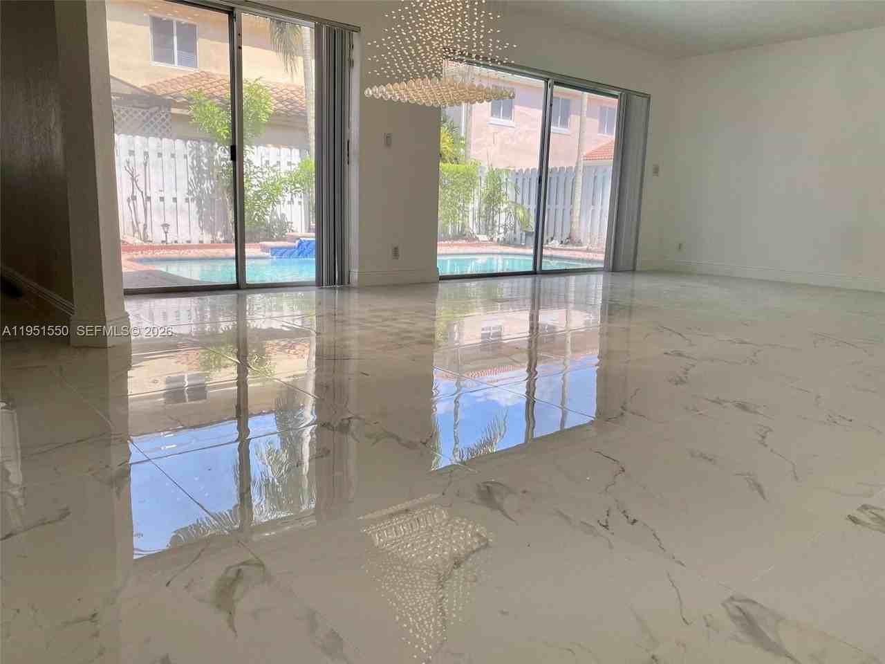 11301 Rockinghorse Rd - Photo 2 of 34