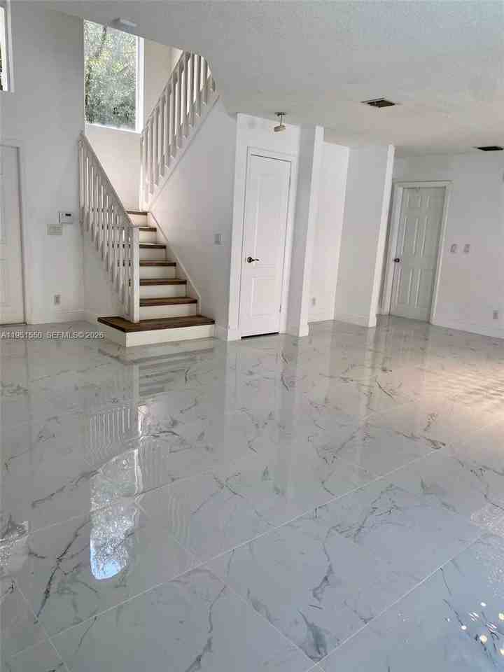 11301 Rockinghorse Rd - Photo 6 of 34