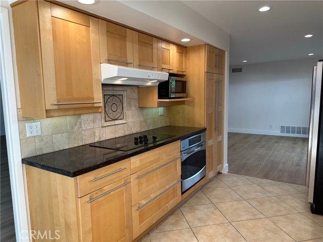 1210 Sandpoint Way - Photo 2 of 8