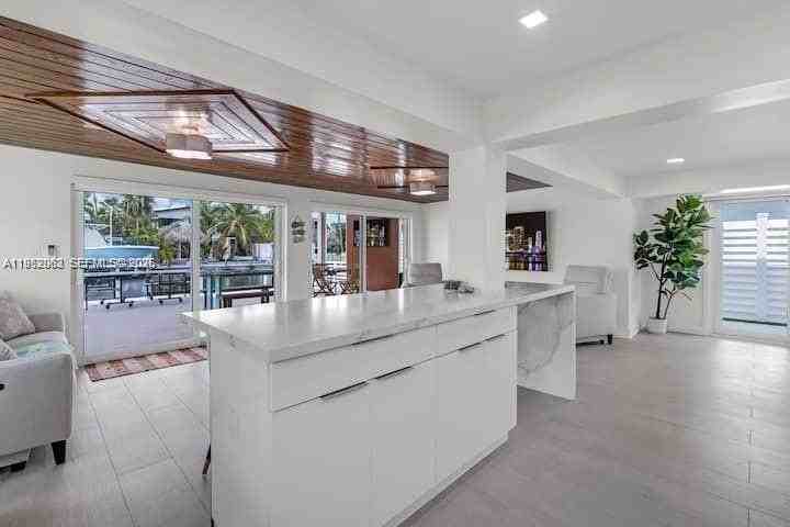 125 Gardenia St - Photo 6 of 23