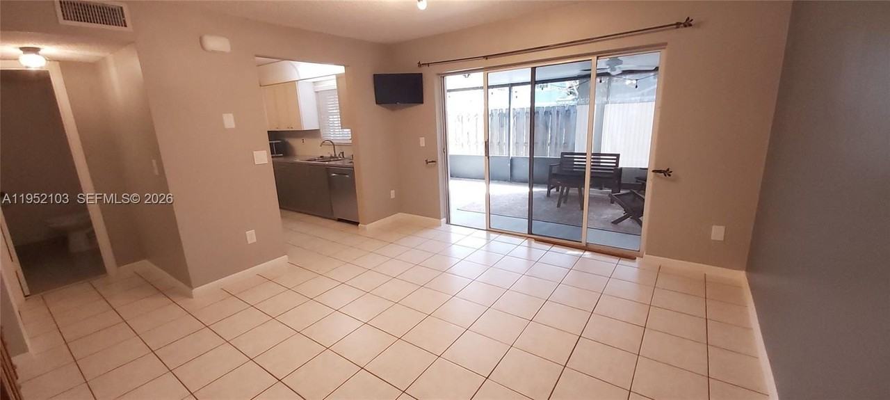 4992 Sw 123rd Ter #4992 - Photo 2 of 22