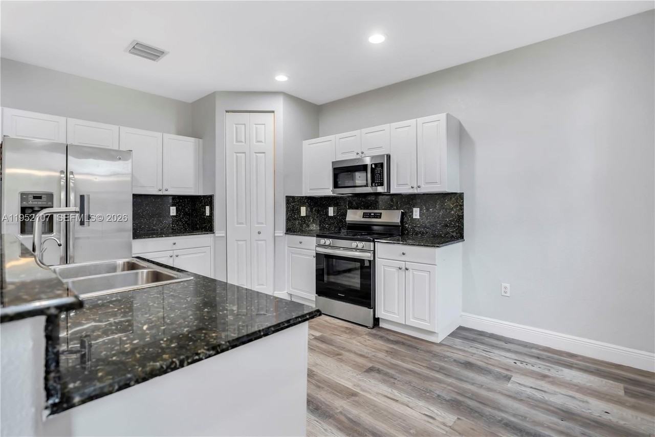 2540 Sw 85th Ter #101 - Photo 4 of 50