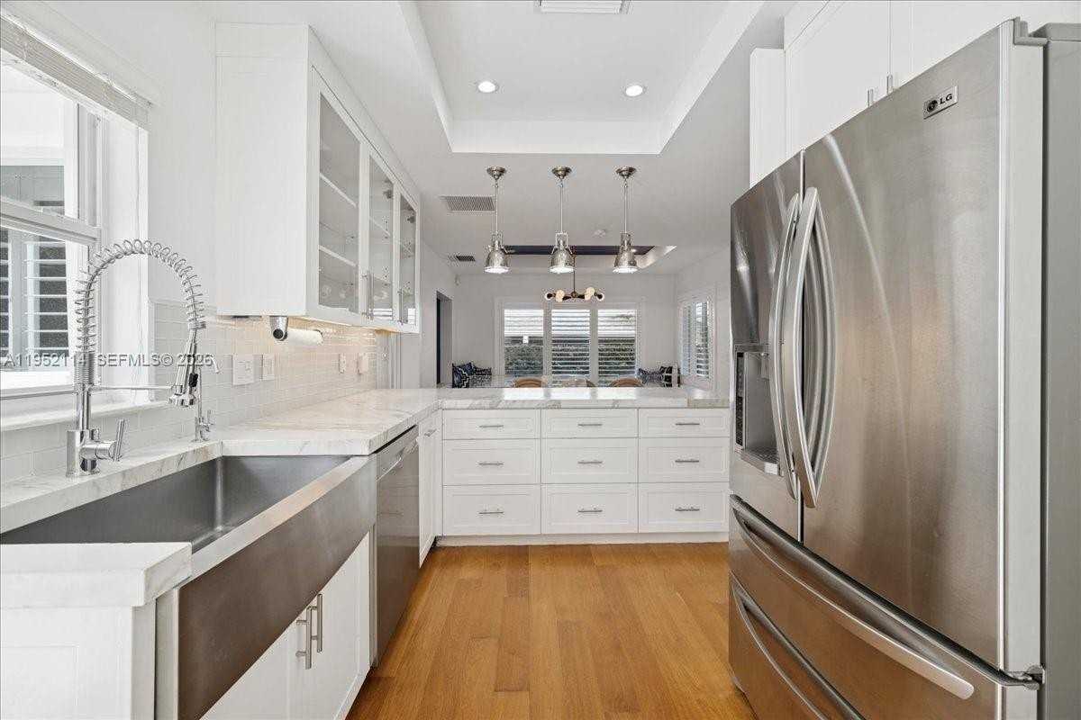 2910 Calusa St - Photo 5 of 33