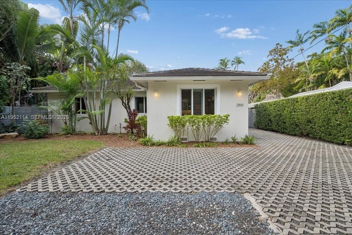 2910 Calusa St - Photo 6 of 33