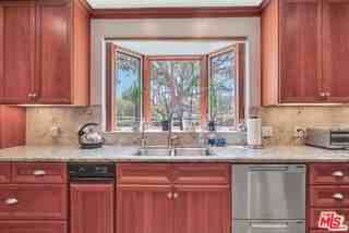 5501 Cantaloupe Ave - Photo 3 of 8