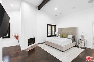 1110 N Beverly Glen Blvd - Photo 3 of 8