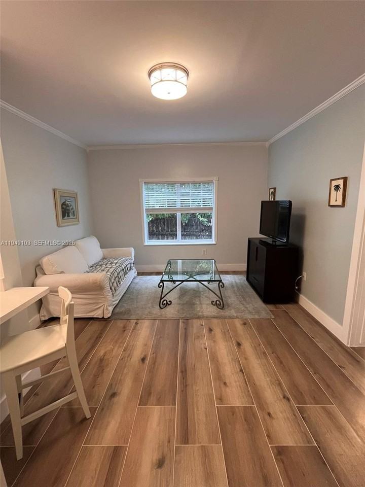 750 Pennsylvania Ave #4 - Photo 2 of 8