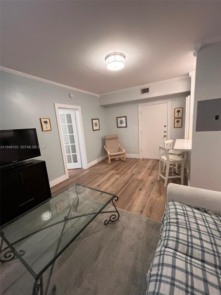 750 Pennsylvania Ave #4 - Photo 3 of 8