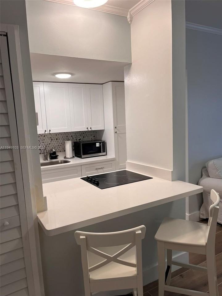 750 Pennsylvania Ave #4 - Photo 5 of 8