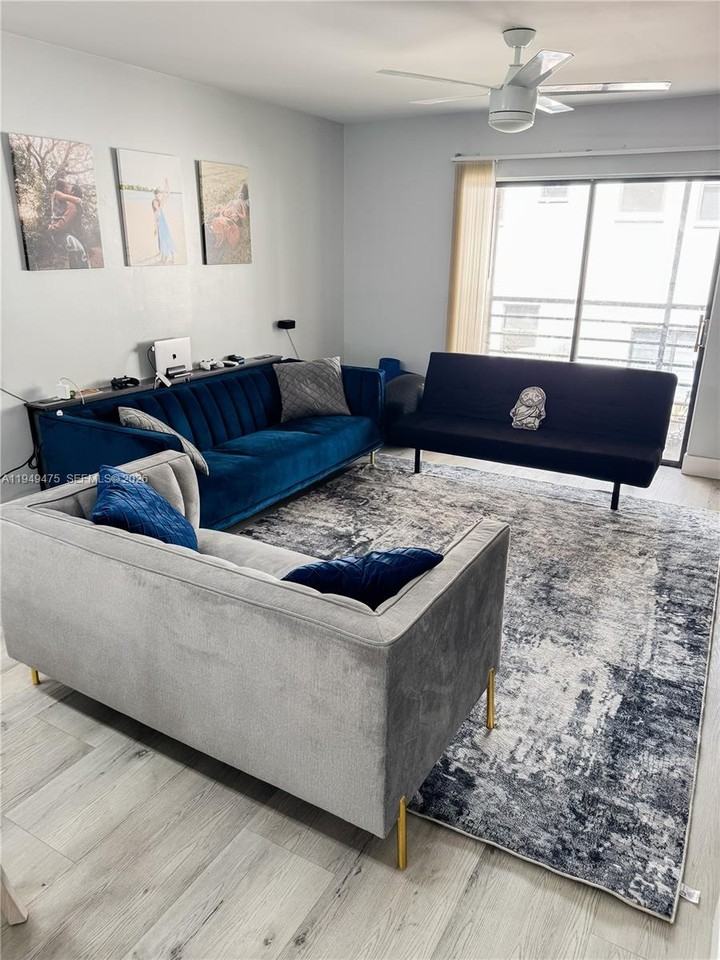 841 Ne 207th Ln #3-204 - Photo 3 of 8