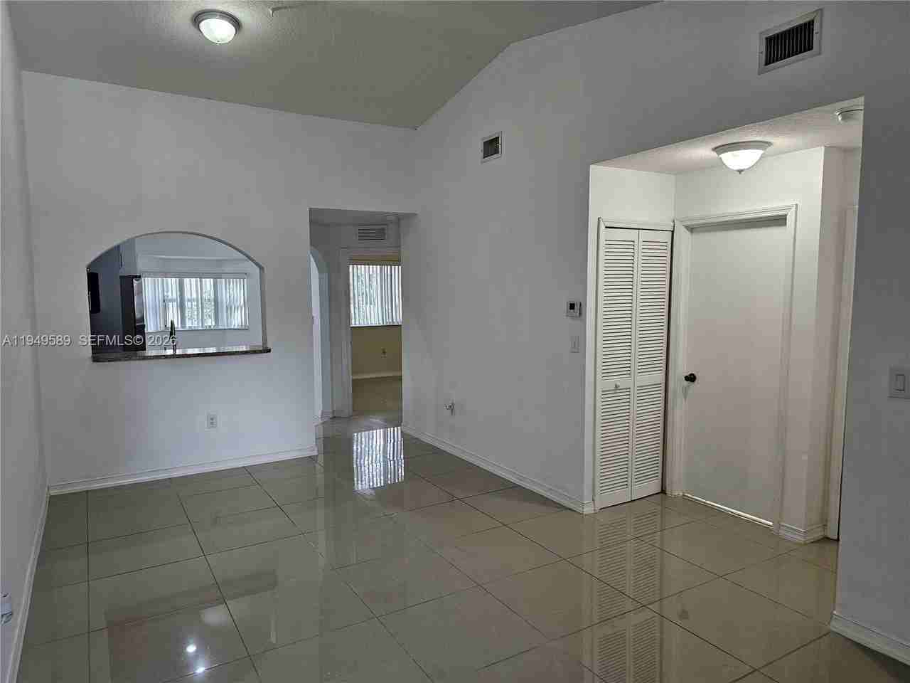 2911 Se 13th Ave #203-49 - Photo 4 of 8