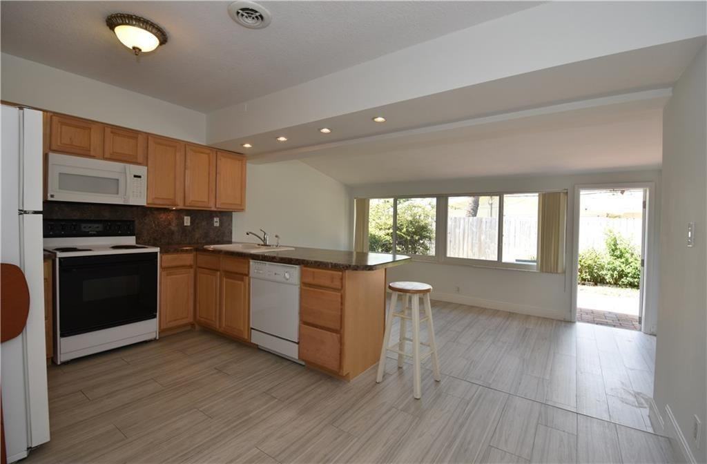 1711 Ne 60th St - Photo 4 of 8