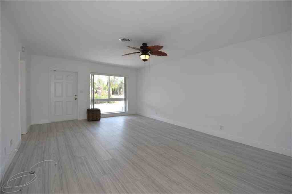 1711 Ne 60th St - Photo 7 of 8