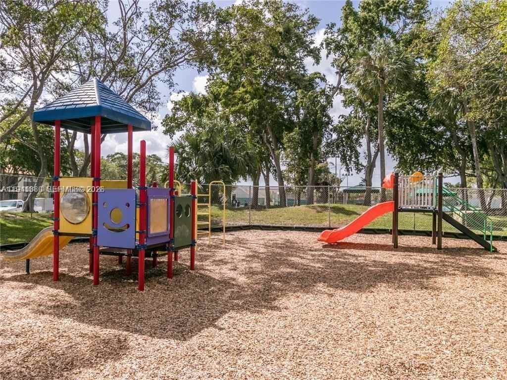 2312 S Cypress Bend Dr #120 - Photo 4 of 8