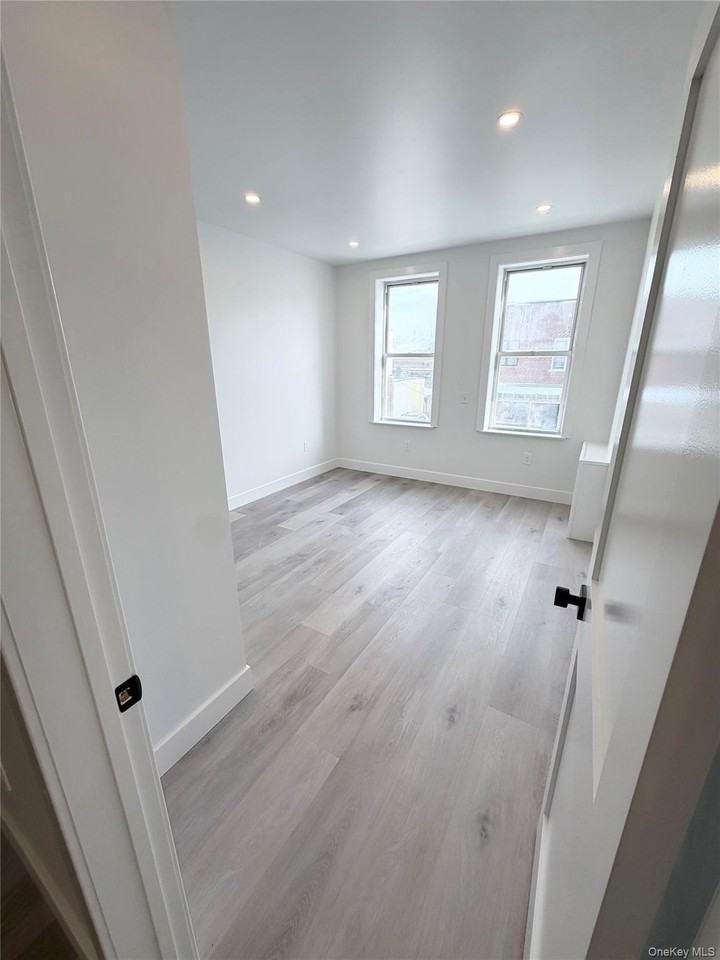 18 Bay 22nd St Unit 2fl #2FL - Photo 4 of 9