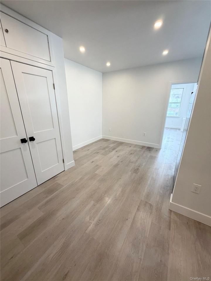 18 Bay 22nd St Unit 2fl #2FL - Photo 5 of 9