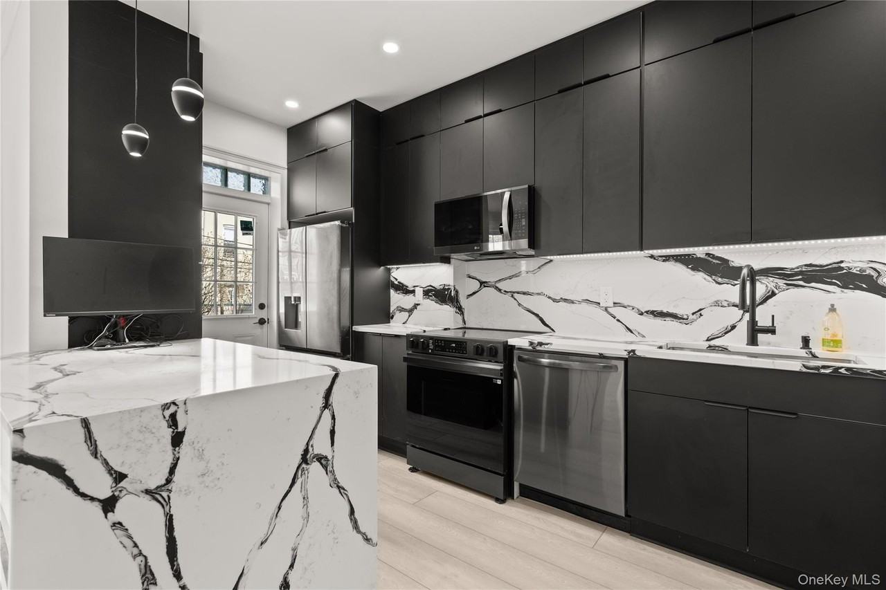 6133 Palmetto St - Photo 2 of 15