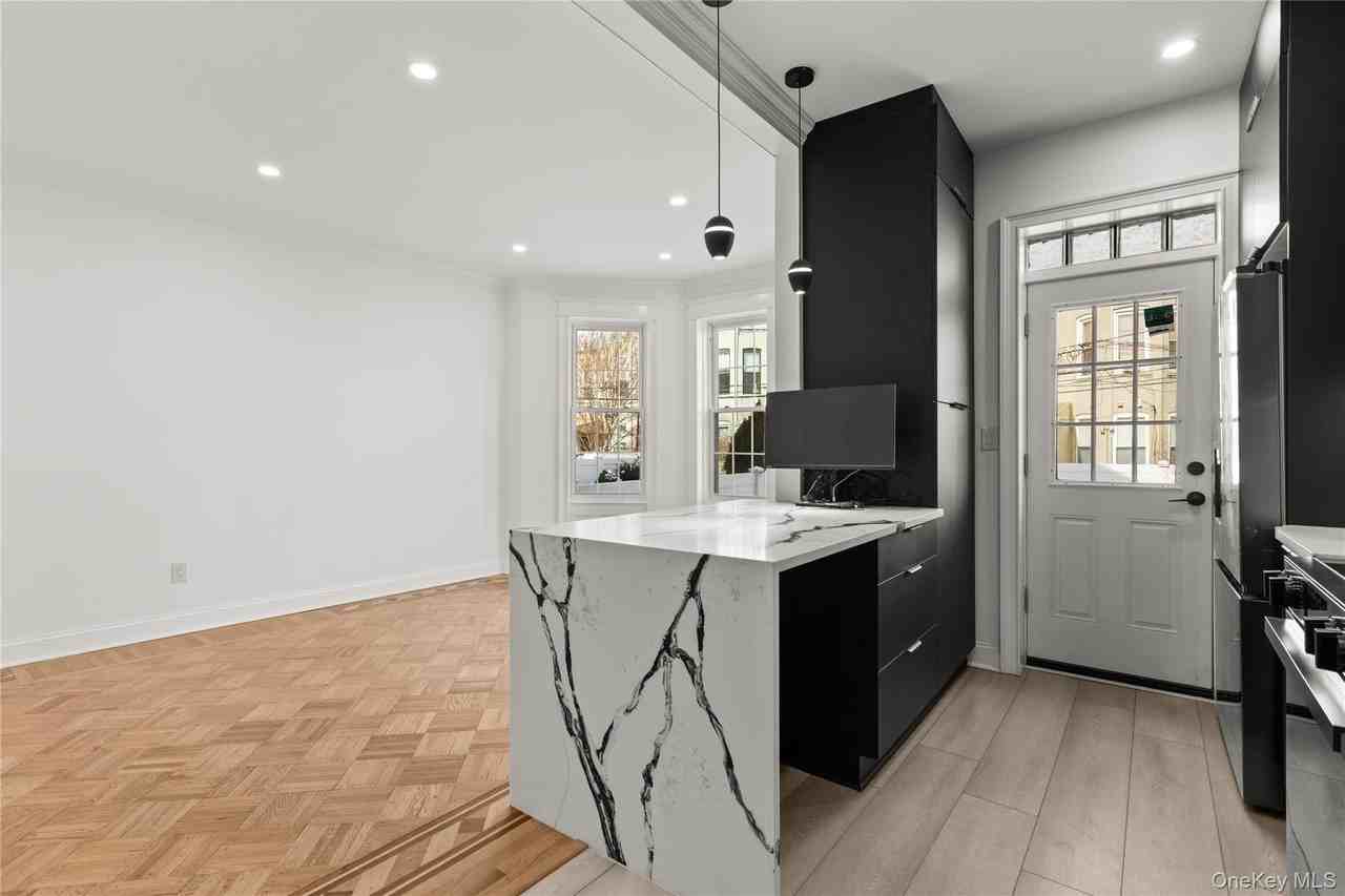 6133 Palmetto St - Photo 5 of 15