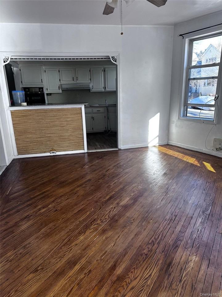 11317 95th Ave 1st Fl #1stFL - Photo 4 of 12