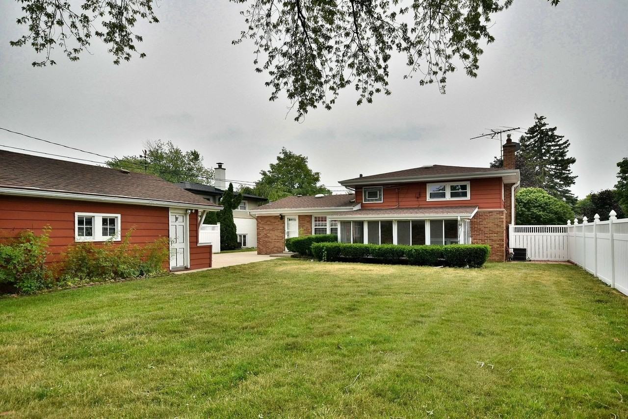 8006 W Courtland Ave - Photo 6 of 37