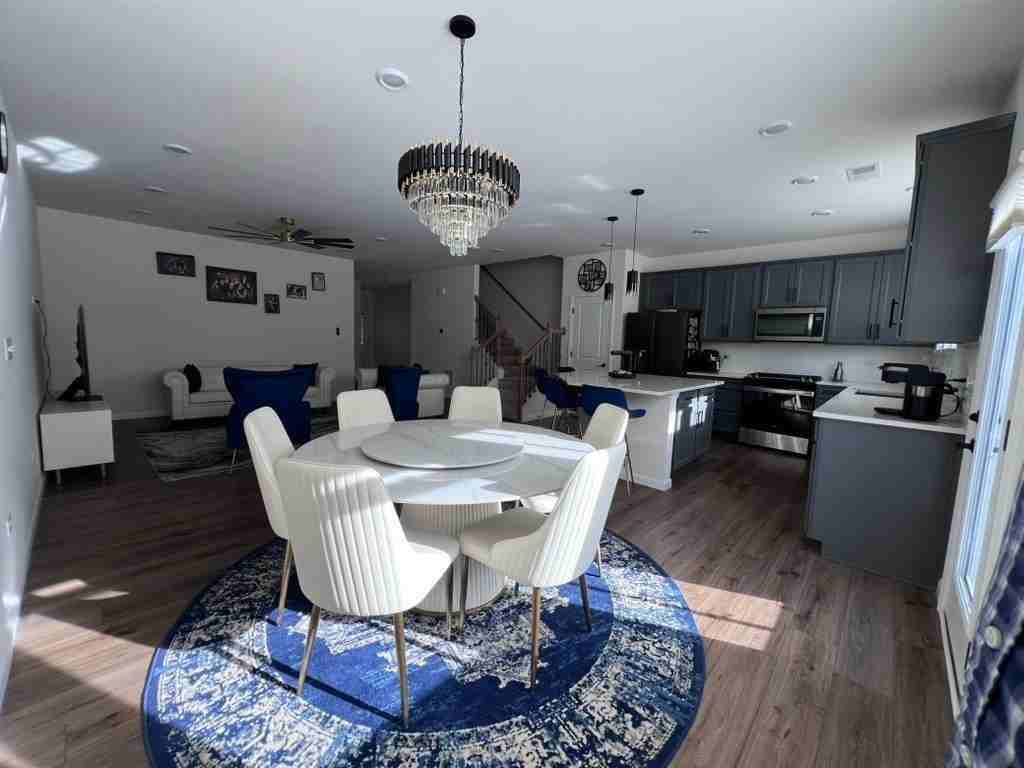 24453 W Kroll Dr - Photo 4 of 19