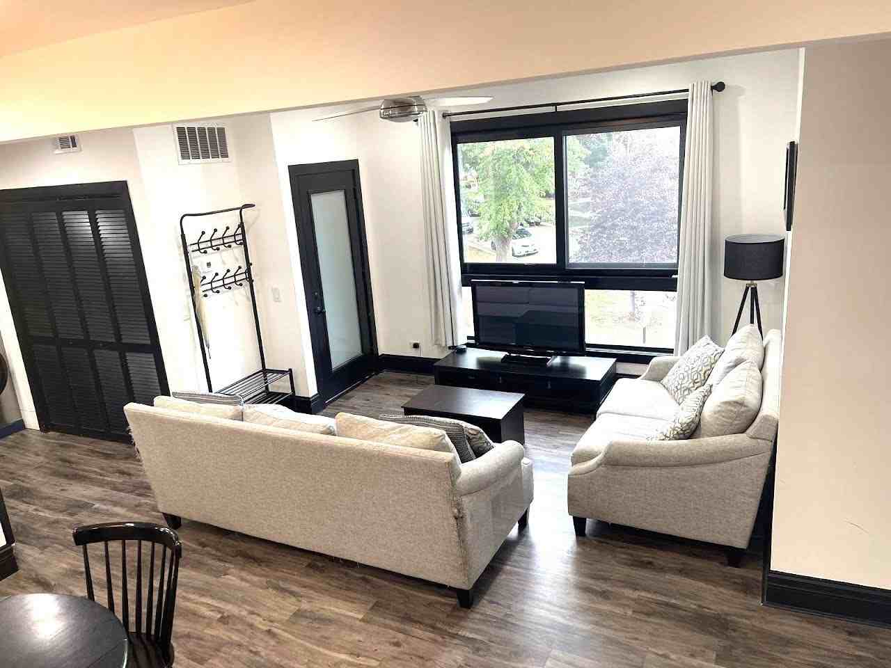 4728 N Kennicott Ave Unit 2 #2 - Photo 4 of 17