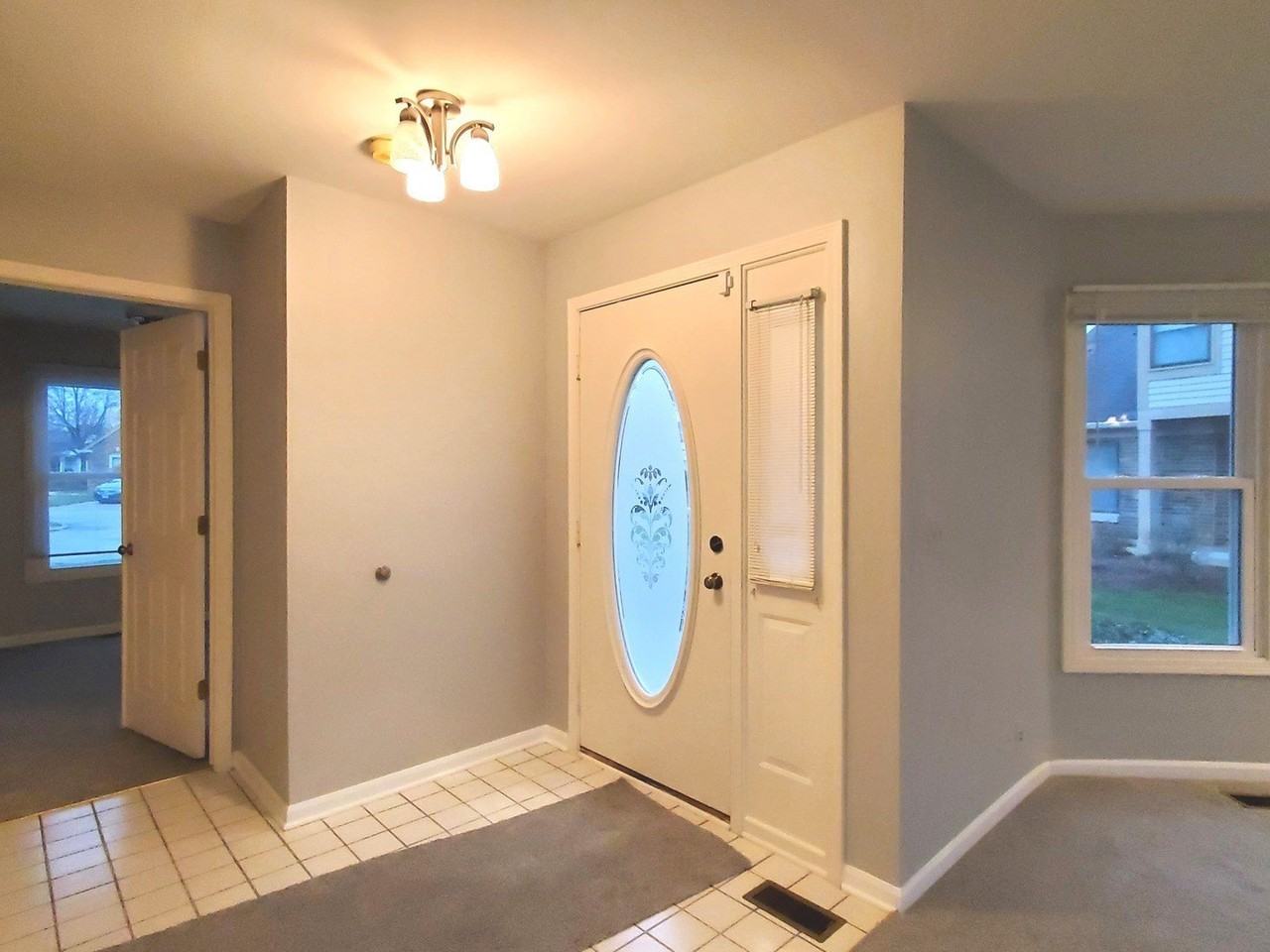 325 Satinwood Ct S - Photo 2 of 26